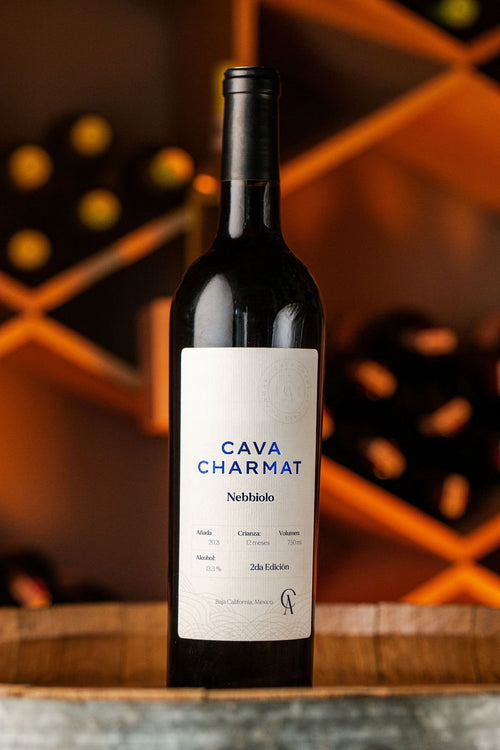 Botella de Cava Charmat Nebbiolo, vino tinto de Nebbiolo de Valle de Guadalupe, México